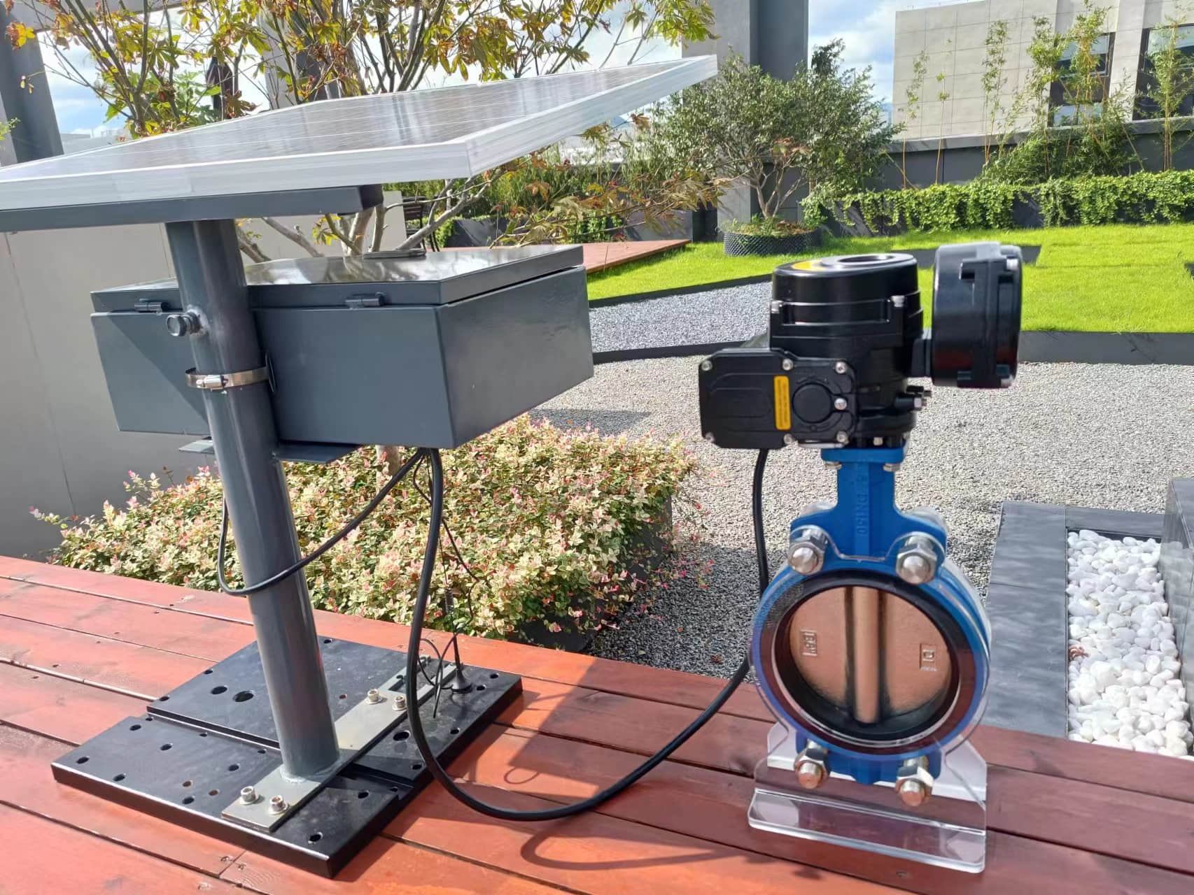 Intelligent control solar electric actuator